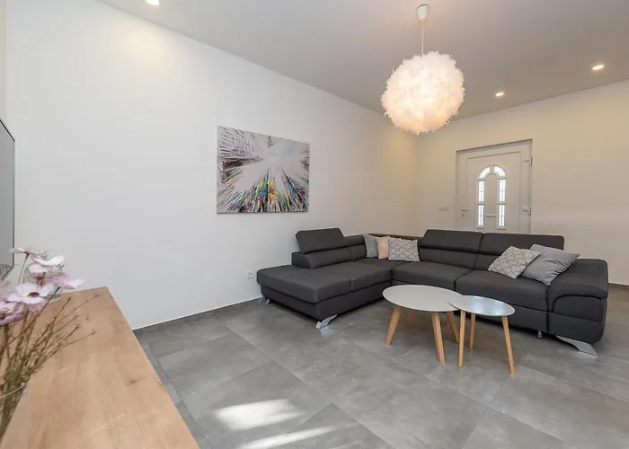 Angela Luxury Apartment I